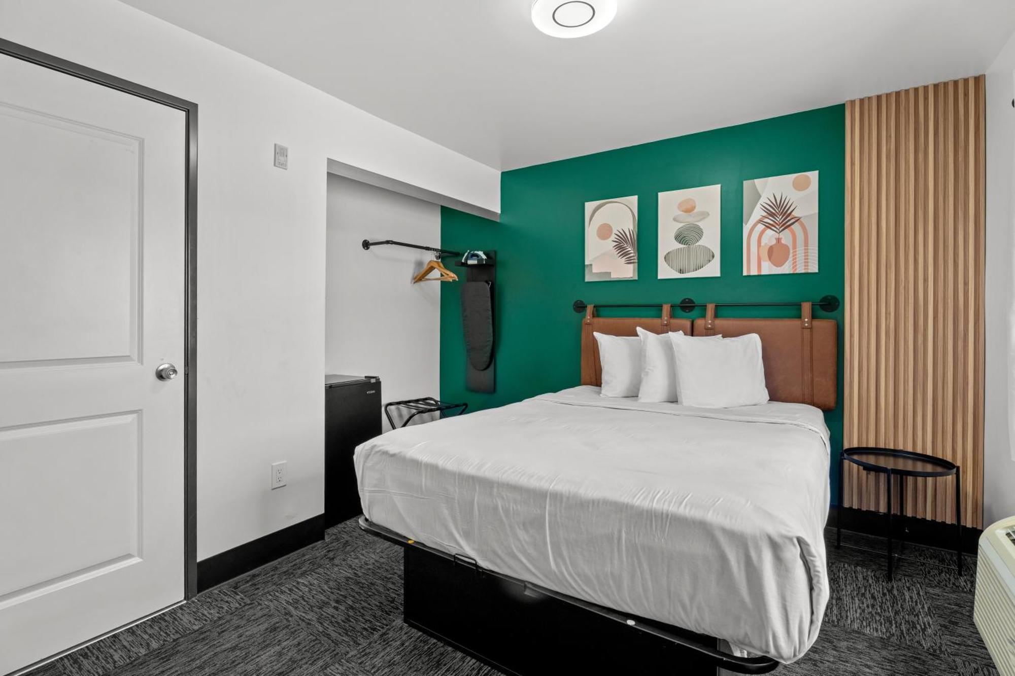 Hollywood Le Bon Hotel 2*